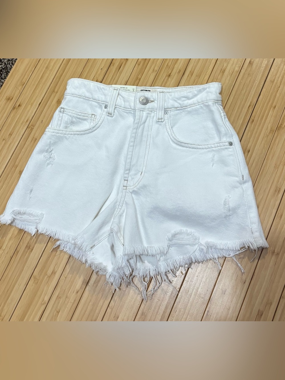 Cotton-On white distressed denim shorts. Size 22. NWT.